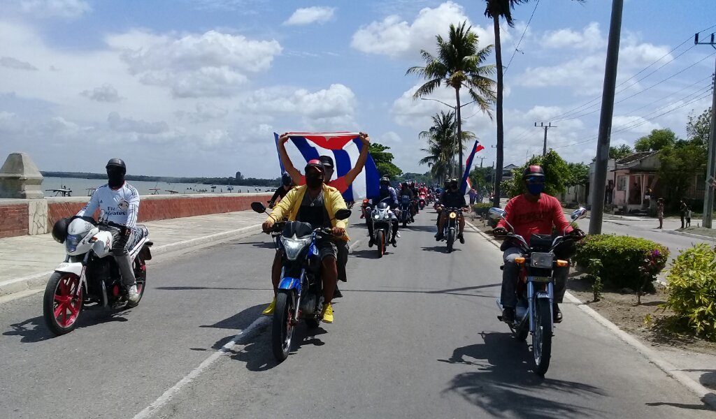 Caravana en Manzanillo de los Alazanes Campeones //Foto Eliexer Pelaez Pacheco