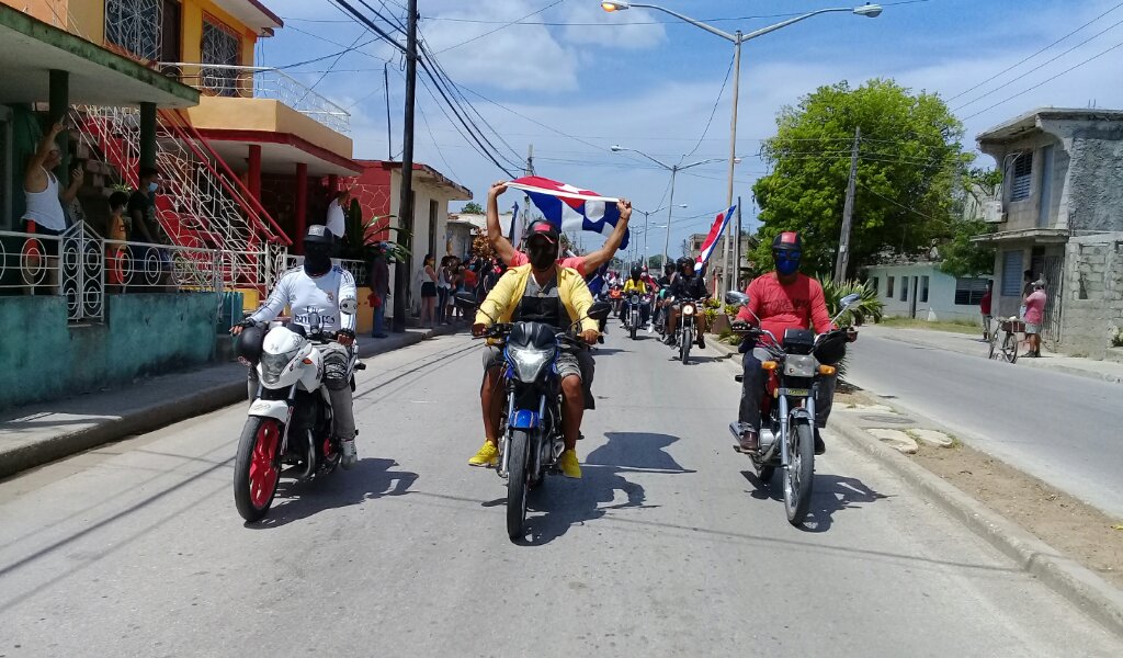 Caravana en Manzanillo de los Alazanes Campeones //Foto Eliexer Pelaez Pacheco