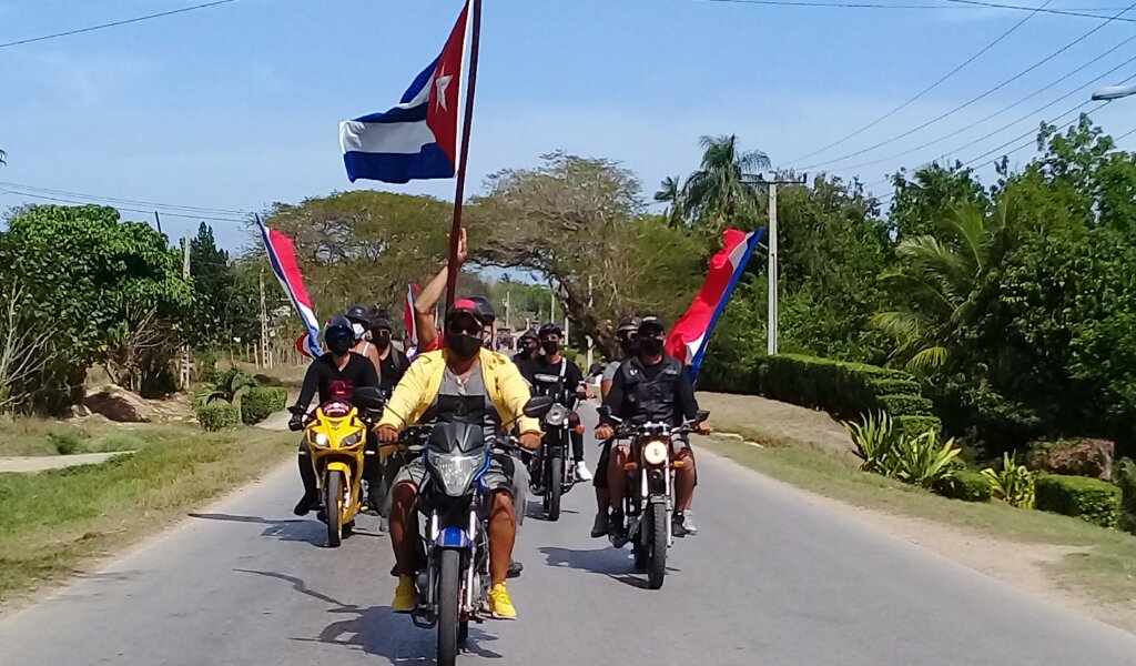 Caravana en Manzanillo con los Alazanes Campeones //Foto Eliexer Pelaez Pacheco
