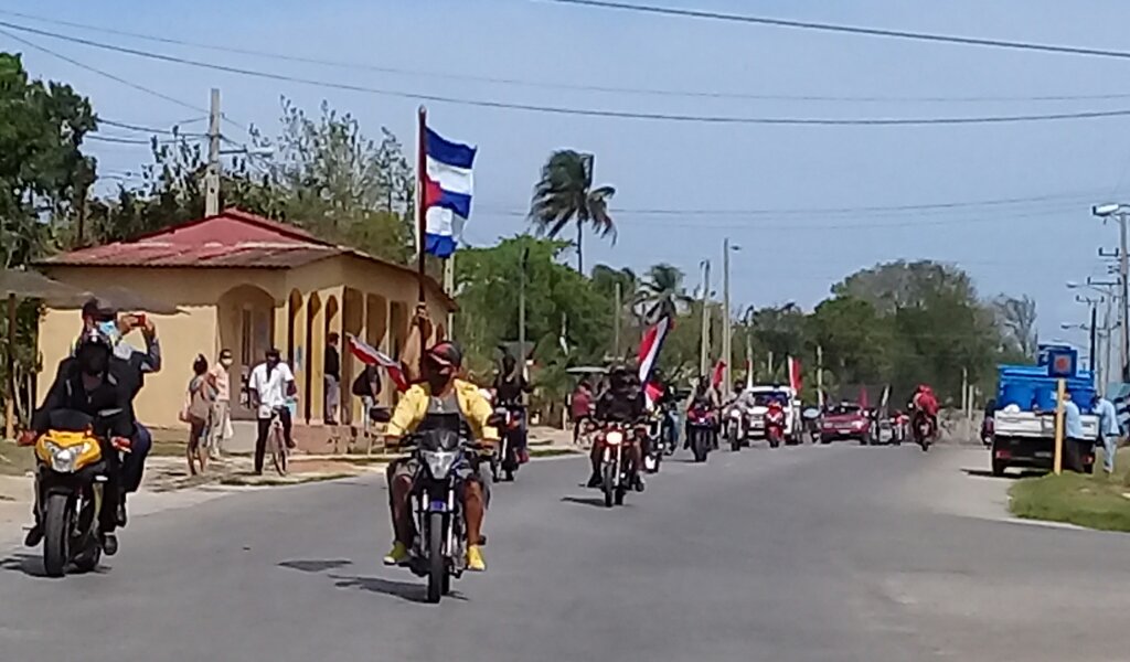 Caravana en Manzanillo con los Alazanes Campeones //Foto Eliexer Pelaez Pacheco