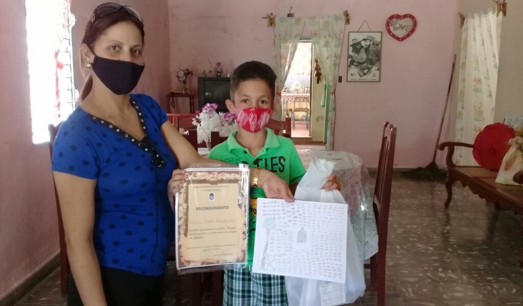 Luicito recibe su premio //Foto Eliexer Pelaez Pacheco