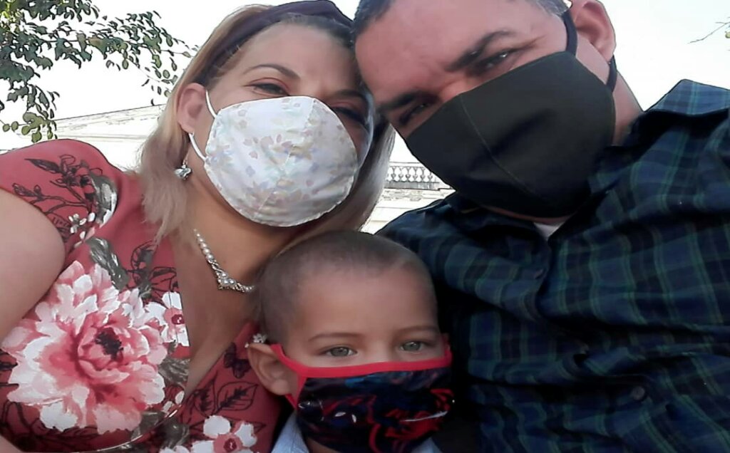 El pequeño Christian recibe todo el amor de sus padres //Foto cortesía de la entrevistada