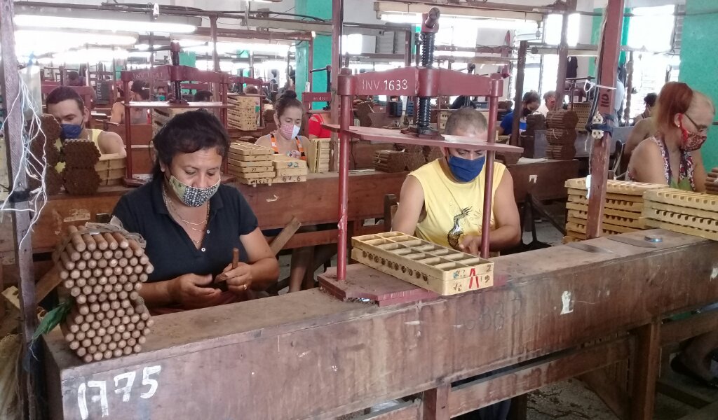 Es necesario no acudir a los centros laborales si se presentan síntomas respiratorios //Foto Eliexer Pelaez Pacheco