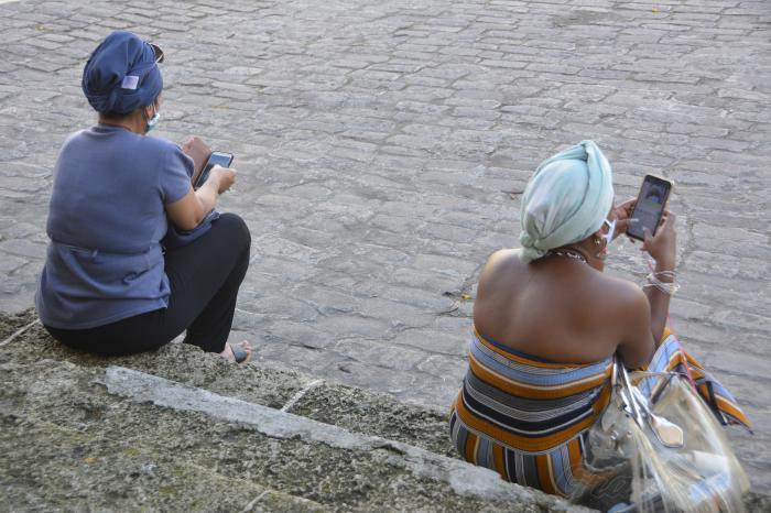 En Cuba la telefonía móvil tiene 6,6 millones de usuarios. Foto: Juvenal Balán