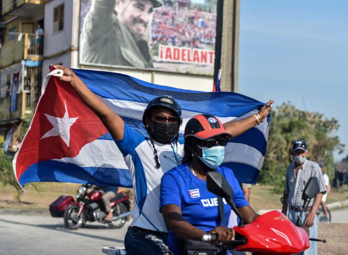  El pueblo cubano se suma a las caravanas mundiales realizadas los últimos fines de semana del mes en contra del bloqueo. Foto: Ariel Cecilio Lemus 