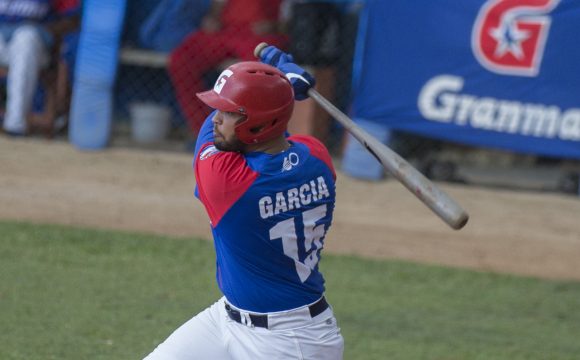 Guillermo García conectó dos jonrones e impulsó seis carreras// Foto Ismael Francisco/ Cubadebate