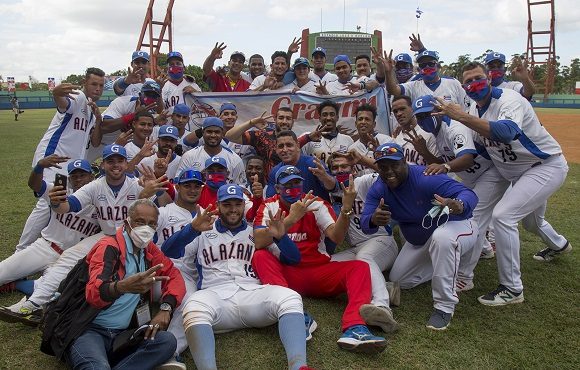 Granma se proclama campeón de la Serie Nacional de Béisbol // Foto Ismael Francisco/ Cubadebate