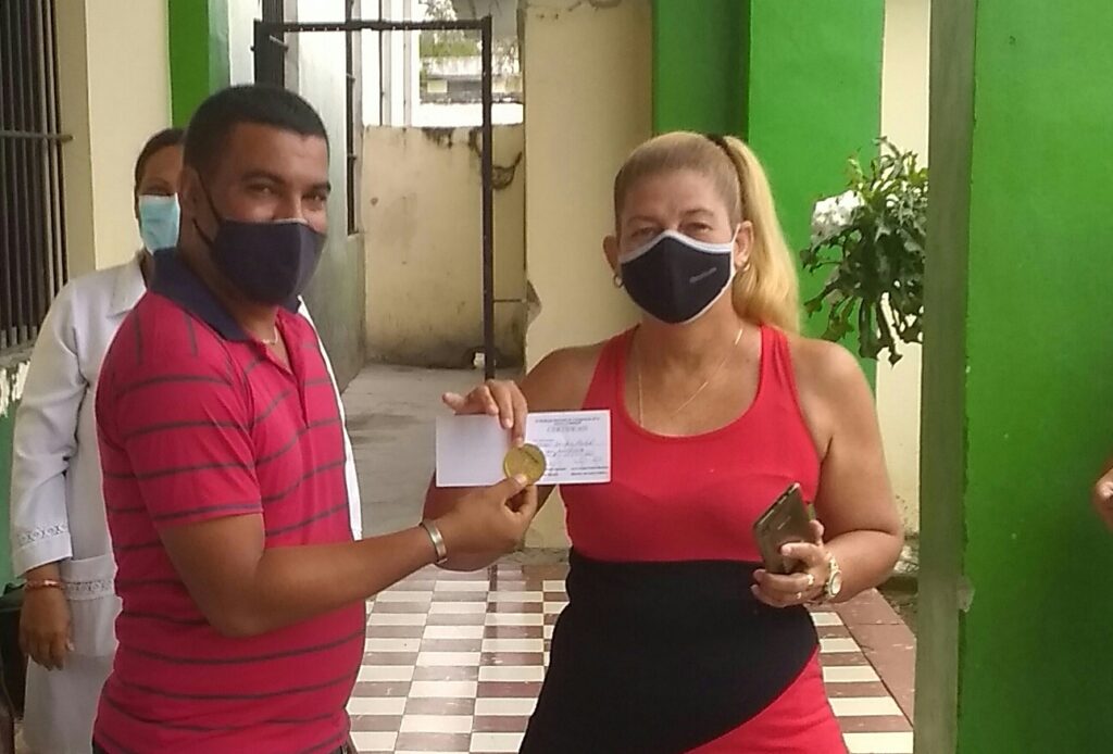 La vocación de la doctora Mirian Sánchez Rosabal le hizo merecer el sello Mérito al humanismo, sensibilidad y solidaridad // Foto Denia Fleitas Rosales