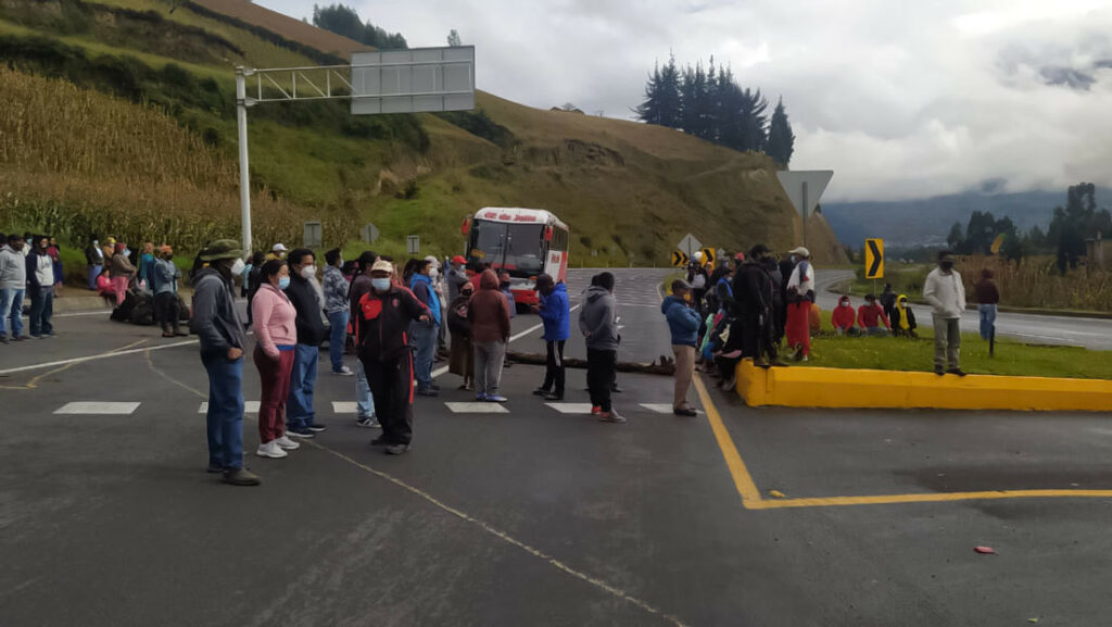 Protesta en la provincia de Imbabura, Ecuador, para exigir la derogación de varios decretosTwitter @CONAIE_Ecuador