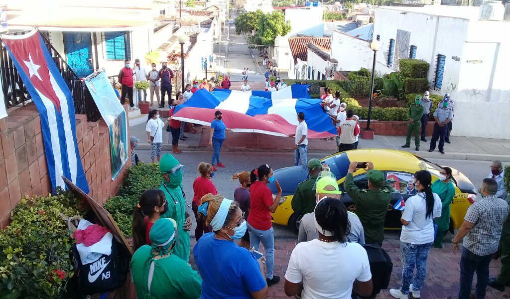 Un pequeño desfile cerró la actividad central de Manzanillo por el Primero de Mayo //Foto Eliexer Pelaez Pacheco