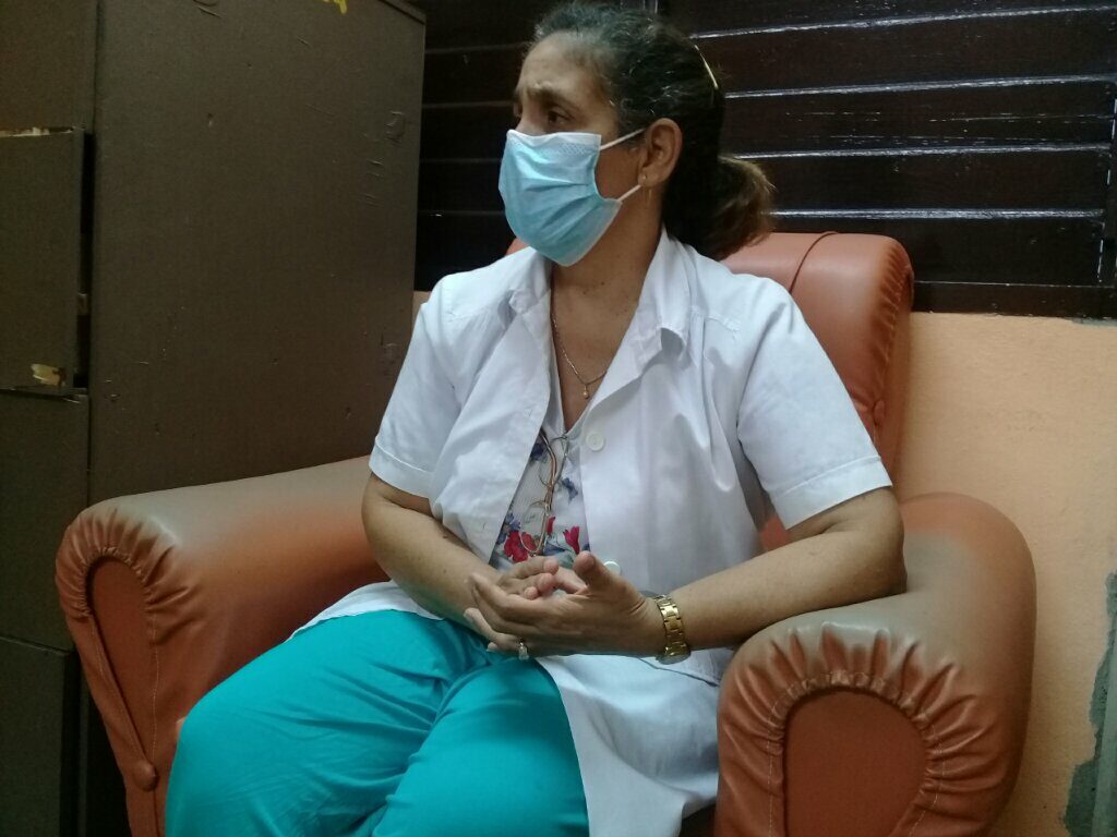 doctora Ileana Proenza Castro, funcionaria del programa de Atención a los Adultos Mayores en Manzanillo