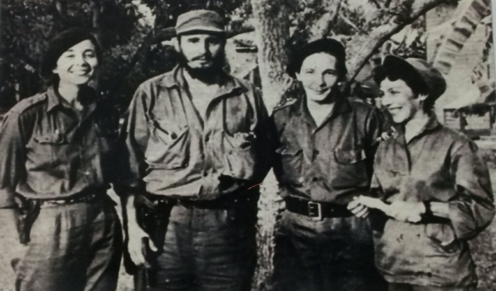 Celia y Fidel se convirtieron en los padrinos de muchos niños huérfanos  víctimas de la guerra //Foto cortesía del Conjunto Escultórico Celia Sánchez Manduley 