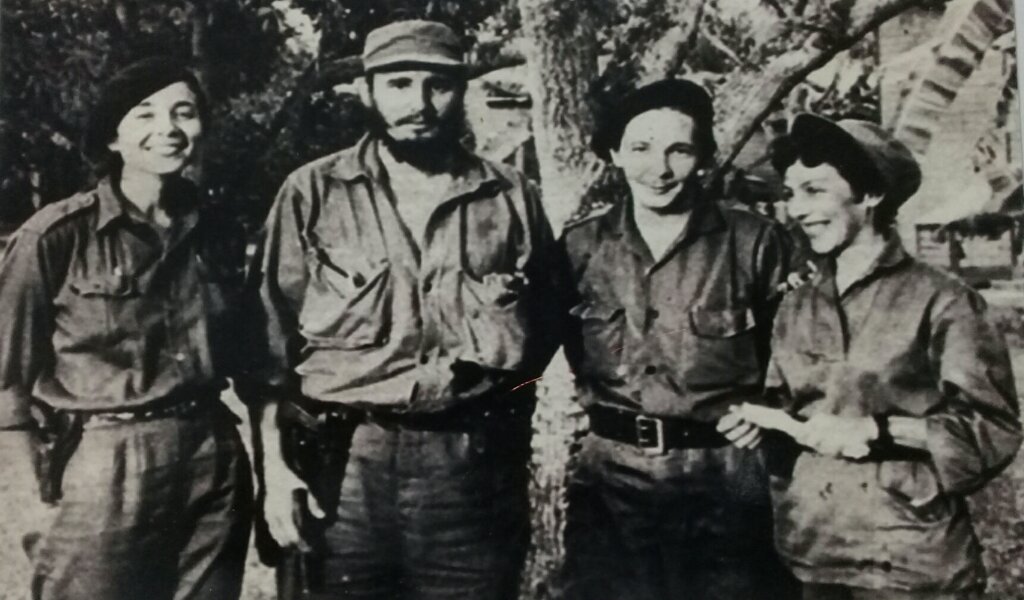 Celia y Fidel se convirtieron en los padrinos de muchos niños huérfanos víctimas de la guerra //Foto cortesía del Conjunto Escultórico Celia Sánchez Manduley
