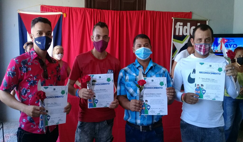 Un nuevo grupo de jóvenes educadores brindaron su apoyo voluntario en la zona roja de la escuela pedagógica Celia Sánchez Manduley de Manzanillo //Foto Eliexer Pelaez Pacheco  