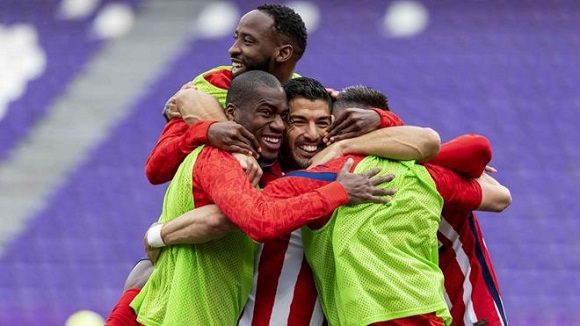 Luis Suárez marca el 2-1 y hace al Atlético campeón de LaLiga 2020/2021. Foto: Sport.