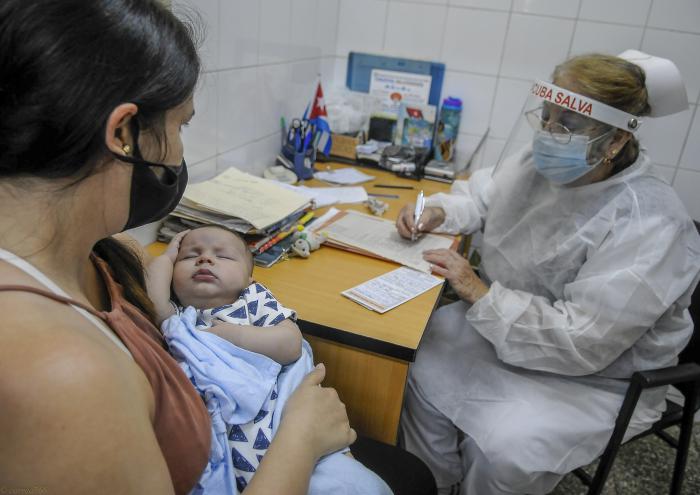 A pesar de la situación epidemiológica, en Cuba se prioriza la atención a niños y embarazadas desde las diferentes instituciones de Salud. Foto: José Manuel Correa