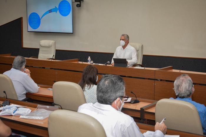 En una valoración del Sistema de Gestión del Gobierno, basada en la Ciencia y la Innovación, el Presidente Miguel Díaz-Canel Bermúdez comentó cómo se van extendiendo estos conceptos al resto de los sistemas de trabajo del país. Foto: Estudios Revolución