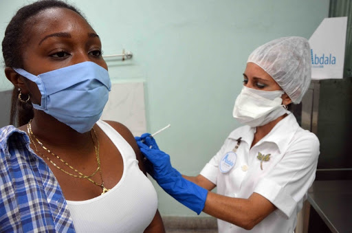 Comienza Fase III de ensayo clínico del CIGB-66 ( Abdala), uno de los cinco candidatos vacunales anti SarsCov-2 desarrollados por la industria biofarmacéutica nacional, en Santiago de Cuba, el 22 de marzo de 2021. ACN FOTO/ Miguel RUBIERA JÚSTIZ/ rrcc