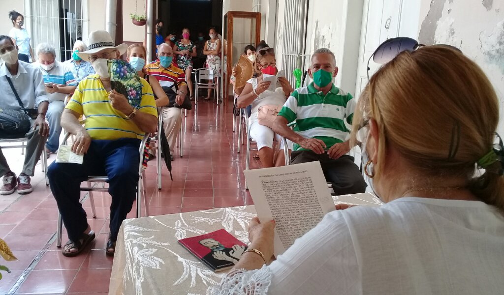 Esperanza Martínez Llópiz presentó el libro Cantar de Alejandro //Foto Eliexer Pelaez Pacheco