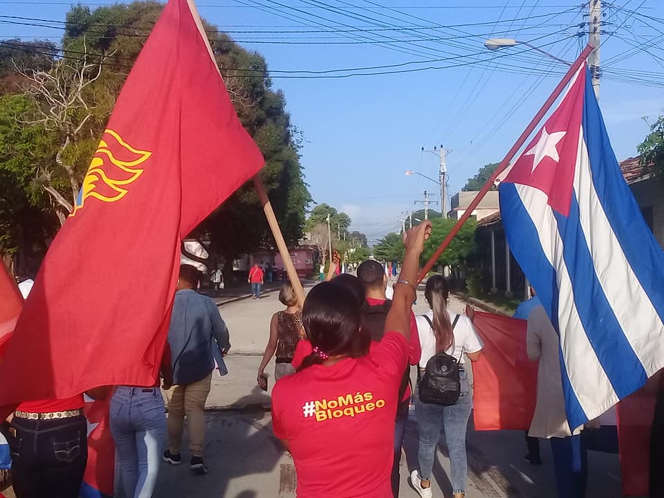 Jóvenes reafirman su apoyo a la Revolución // Foto Roberto Mesa