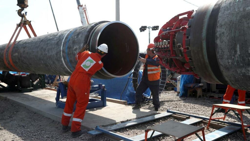 Trabajadores en el sitio de construcción del gasoducto Nord Stream 2 en Rusia, el 19 de mayo de 2021.Foto: Anton Vaganov / Reuters