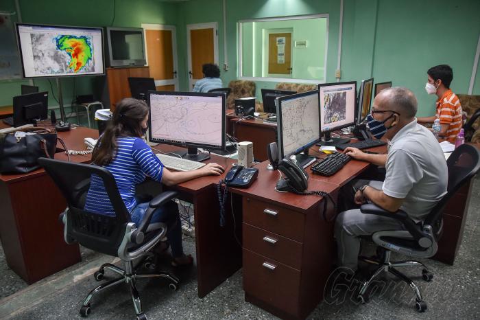 El Insmet dispone de 68 estaciones meteorológicas y de ocho radares para la vigilancia de la situación meteorológica en el país. Foto: Ariel Cecilio Lemus