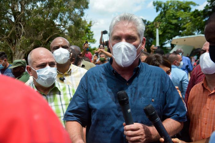 Díaz-Canel en San Antonio de los Baños Foto: Estudios Revolución