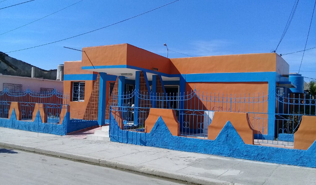Las oficinas de la empresa eléctrica de Manzanillo cerraron a la población  //Foto Eliexer Pelaez Pacheco 