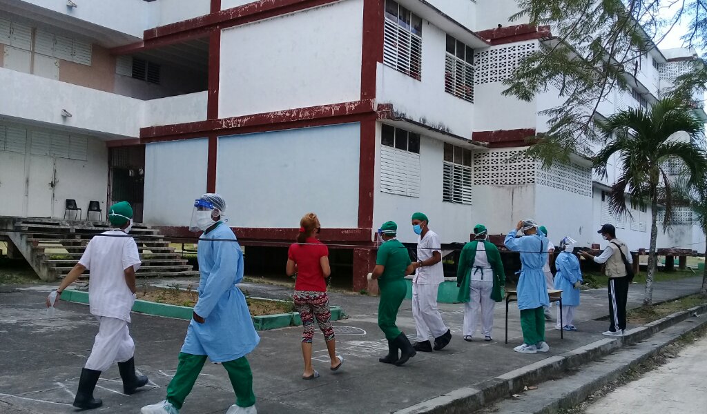 En el campus Blas Roca Calderío de la Universidad de Granma se acondicionan nuevas capacidades en el edificio tres de la residencia del centro //Foto Eliexer Pelaez Pacheco 