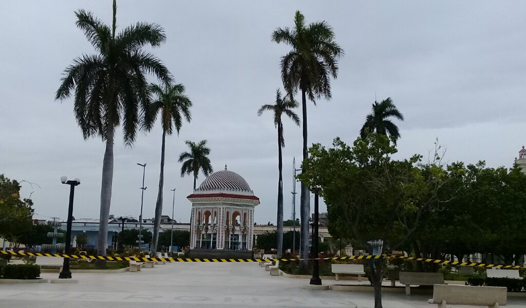 El parque Céspedes está cerrado //Foto Eliexer Pelaez Pacheco