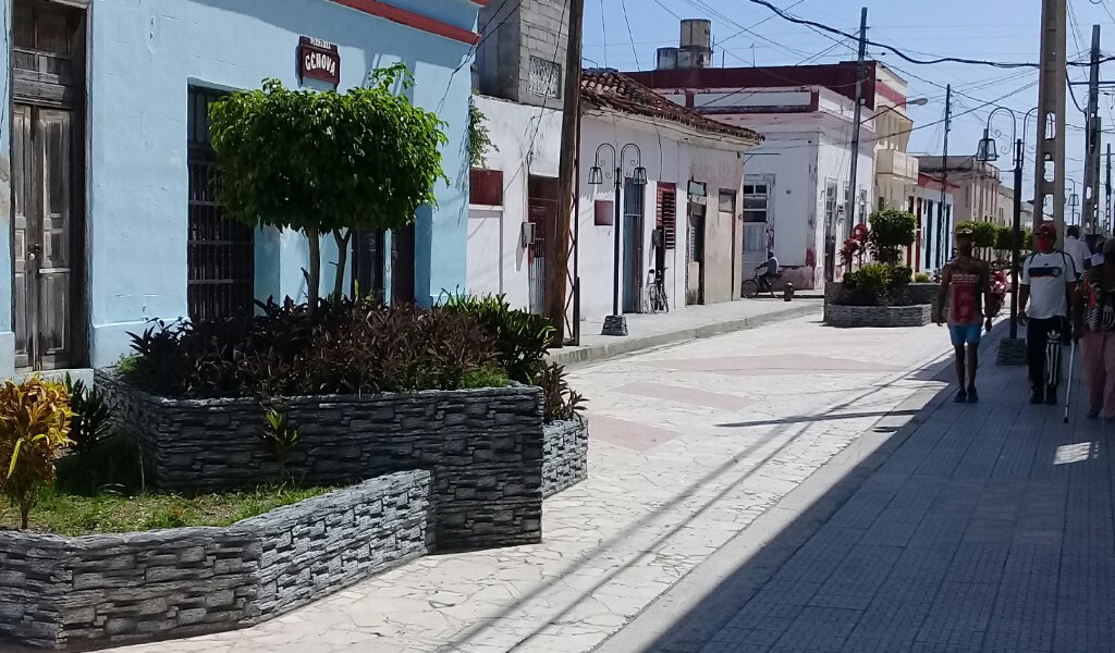 Calle José Miguel Gómez en Manzanillo  //Foto Eliexer Pelaez Pacheco 