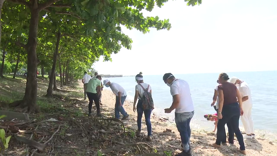 Aunque son discretas las acciones del municipio durante este tiempo de pandemia, Manzanillo sigue actuando para dar respuesta a la Tarea Vida  //Foto realizada a un vídeo de la CNC TV Granma