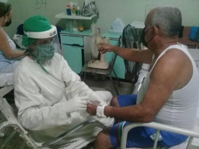 Pacientes del hospital siendo atendidos Foto: Tomada de Facebook