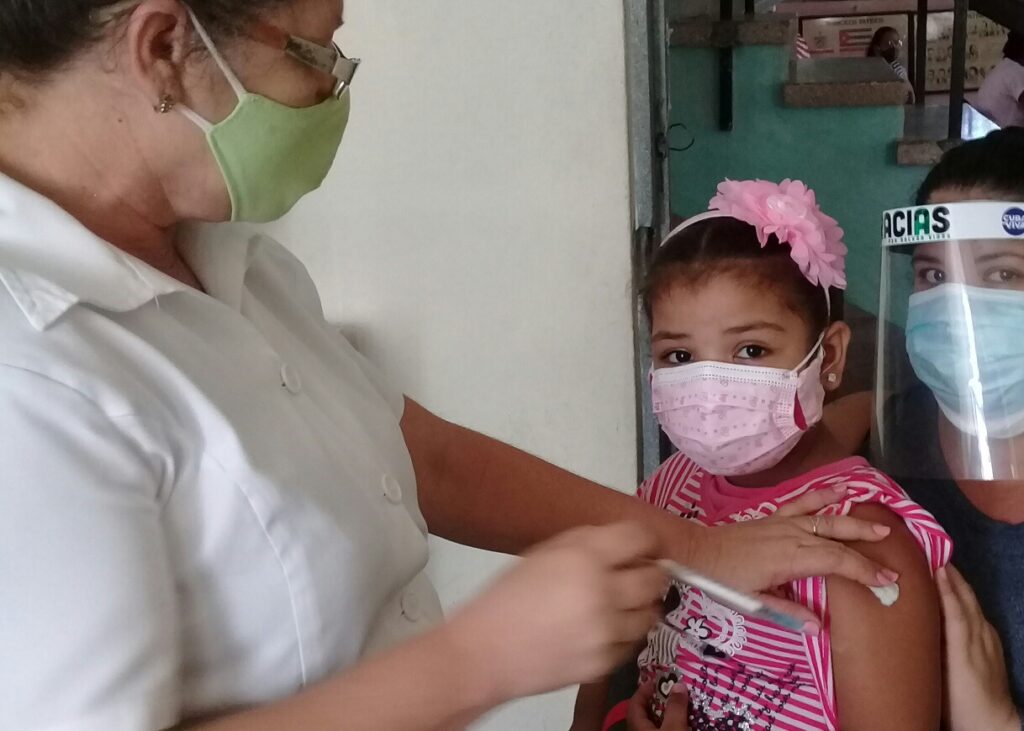 Vacunación pediátrica a niños entre dos y cinco años con Soberana 02 // Foto Cortesía de un padre