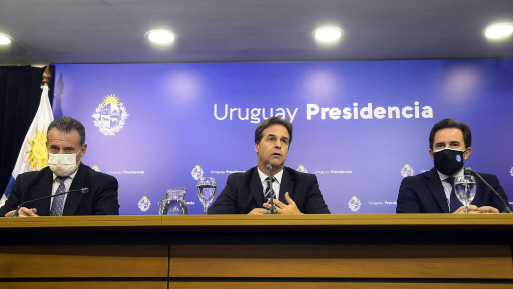 El presidente de Uruguay, Luis Lacalle Pou, en conferencia de prensa. 9 de agosto de 2021Dante Fernandez / AFP