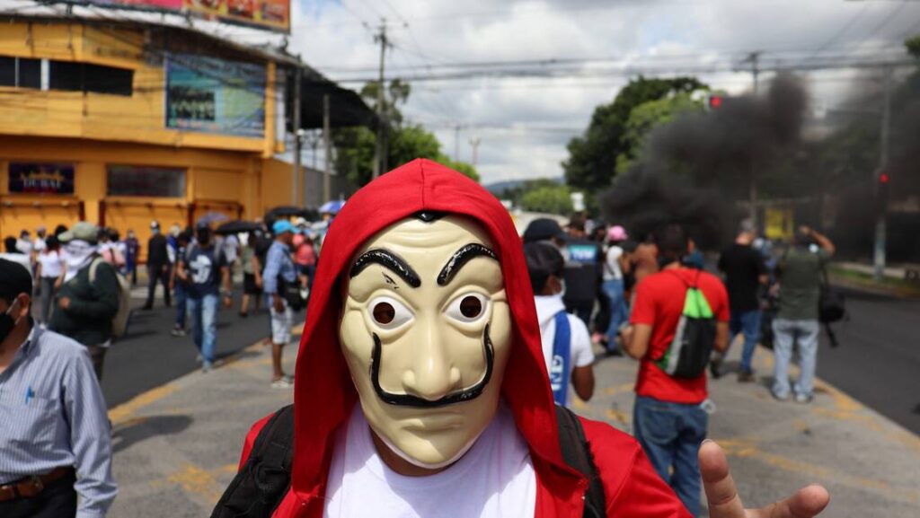 Protesta contra el presidente Nayib Bukele en el Día de la Independencia, San Salvador, 15 de septiembre de 2021Foto: Roberto Valencia / RT