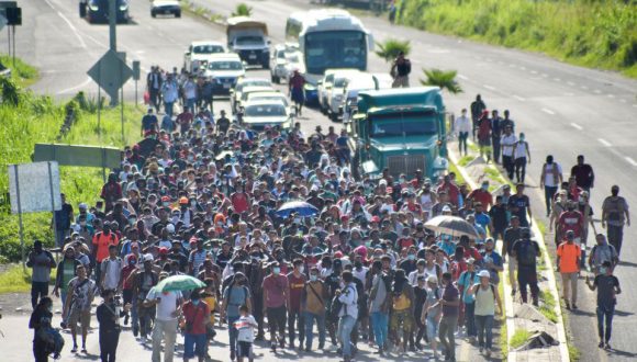 Caravana de migrantes parte desde México a Estados Unidos. Foto: Reuters