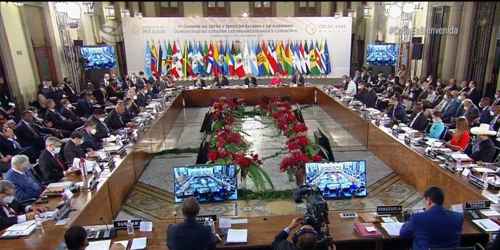 Fotos: Fotogramas de la transmisión en vivo de la Cumbre