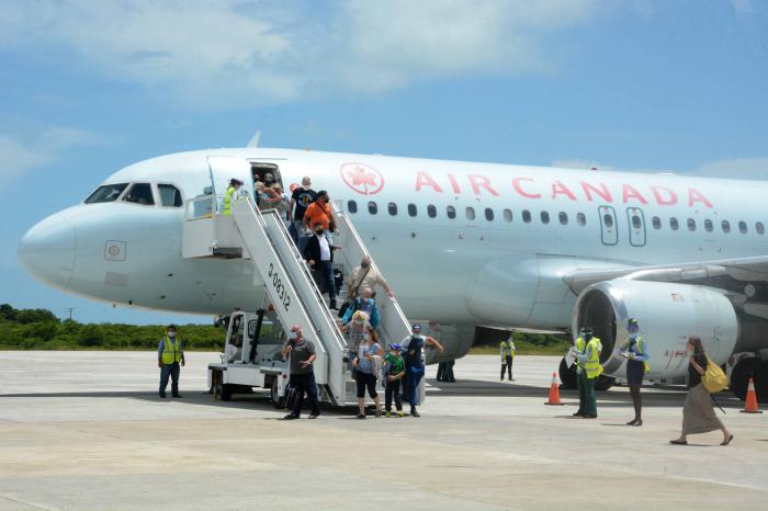 Air Canada, emblemática aerolínea que mantiene la transportación de turistas a Cuba desde el país norteño. Foto: Gutiérrez Gómez, Osvaldo