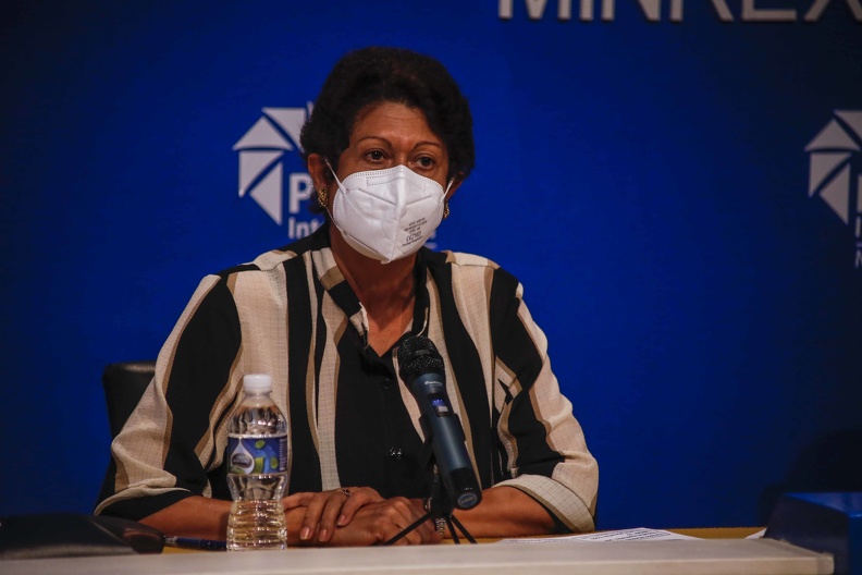 Ena Elsa Velázquez Cobiella, Ministra de Educación (Mined), durante su intervención en la conferencia de prensa sobre aspectos del curso escolar, efectuada en el Centro de Prensa Internacional (CPI), en La Habana, Cuba, el 13 de octubre de 2021. ACN FOTO/ Ariel LEY ROYERO/ rrcc.