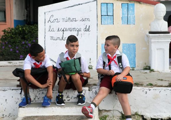 El interés superior del niño es la brújula orientadora de los operadores de derecho en la determinación de lo más beneficioso para la infancia en Cuba. Foto: Oscar ALFONSO SOSA/ACN.