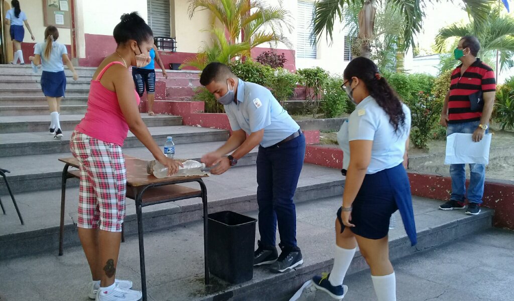 El estricto cumplimiento de las medidas higiénico sanitarias establecidas por el Minsap caracterizará el reinicio del curso escolar a partir de este lunes  //Foto Eliexer Pelaez Pacheco