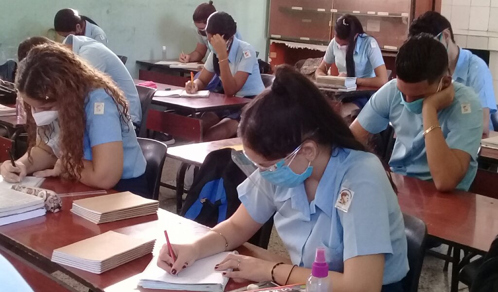 Nuestros muchachos ya están en las aulas  //Foto Eliexer Pelaez Pacheco 