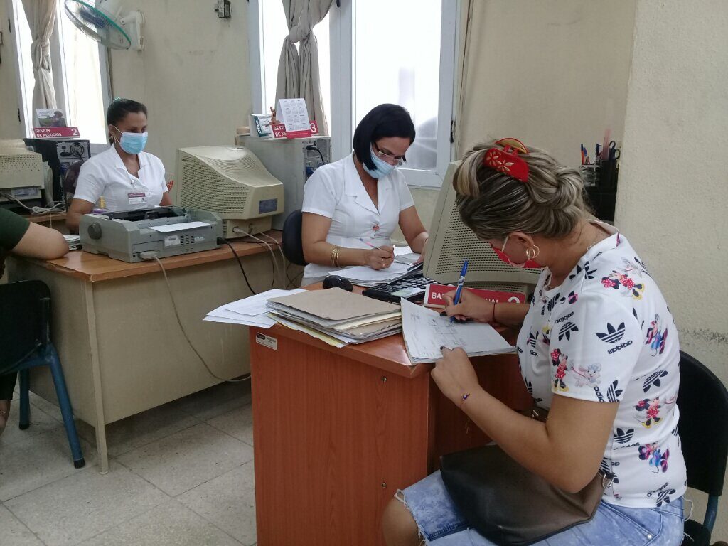 El Día del trabajador bancario cubano se celebra cada 13 de octubre, certificando este 2021 que «somos la banca, hacemos nación» // Foto Denia Fleitas Rosales