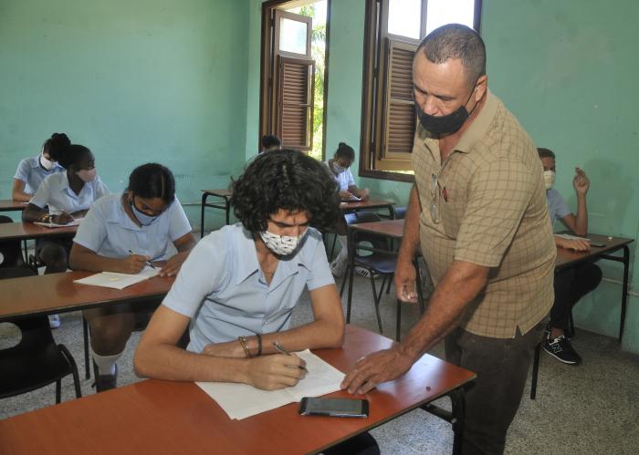  Mantener el cumplimiento de las medidas higiénicas es vital para el reinicio del curso. Foto: Ismael Batista Ramírez 