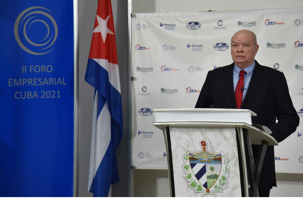 Rodrigo Malmierca Díaz, ministro cubano de Comercio Exterior y la Inversión Extranjera (MINCEX), durante la presentación de la Cartera de Oportunidades de Negocios con Inversión Extranjera y Oferta Exportable, en el marco de la II Edición del Foro Empresarial Cuba 2021 que se desarrolla de manera virtual, en La Habana, Cuba, el 30 de noviembre de 2021.     ACN FOTO/Omara GARCÍA MEDEROS/ogm
