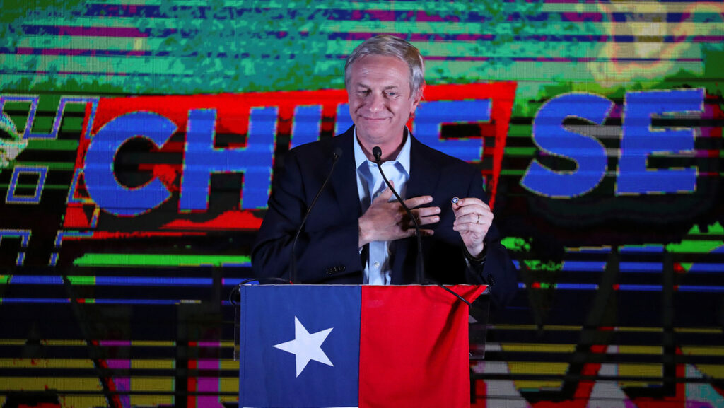 El candidato a presidente, José Antonio Kast, da un discurso en Santiago de Chile, el 21 de noviembre del 2021Ivan Alvarado / Reuters 