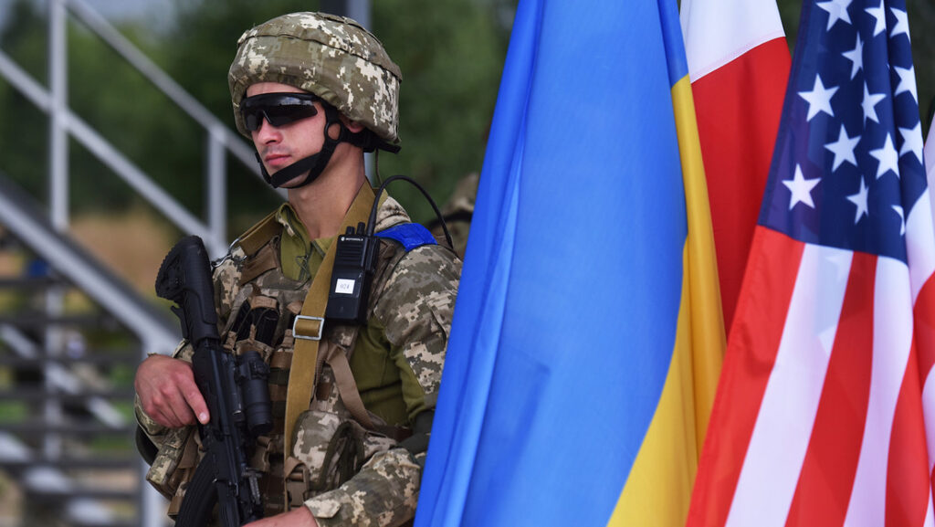 Un militar durante unos ejercicios con la participación de Ucrania y los países de la OTAN, la provincia de Leópolis, UcraniaStringer / Sputnik