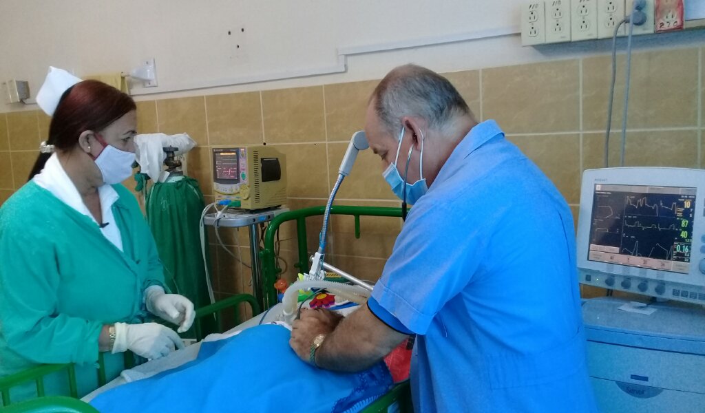 Un gran aporte a la Salud Pública cubana han sido las investigaciones científicas de nuestro personal médico y paramédicos//Foto Eliexer Pelaez Pacheco