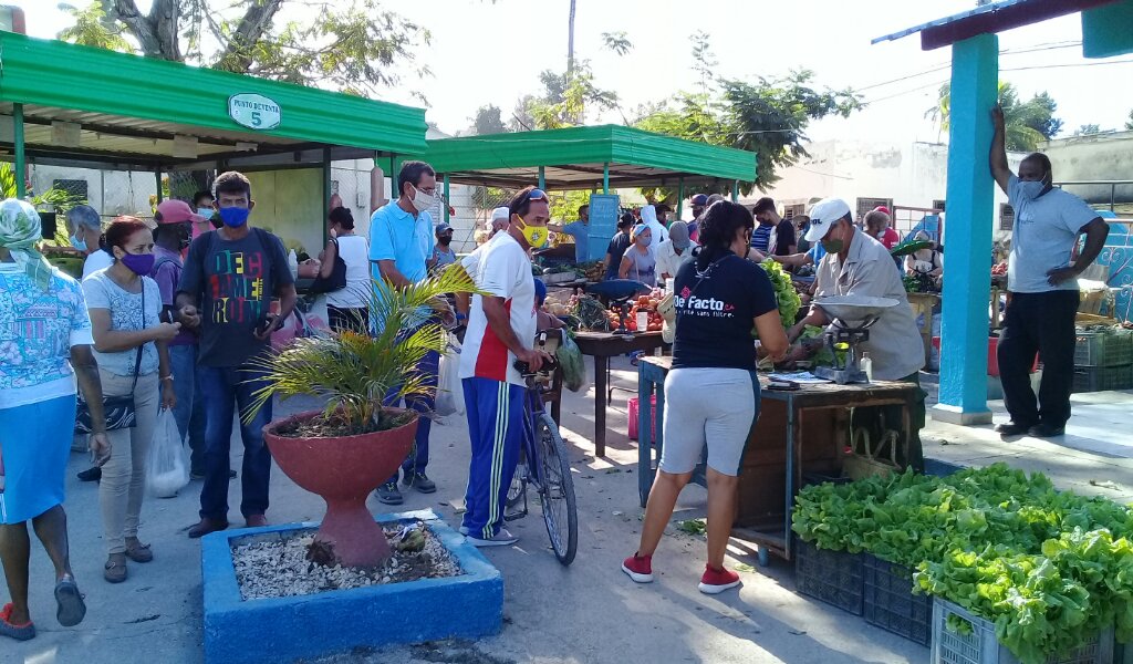 El mercado agropecuario La Kaba se sumó hoy al proyecto Amor y esperanza del Club Somos de primera  //Foto Eliexer Pelaez Pacheco